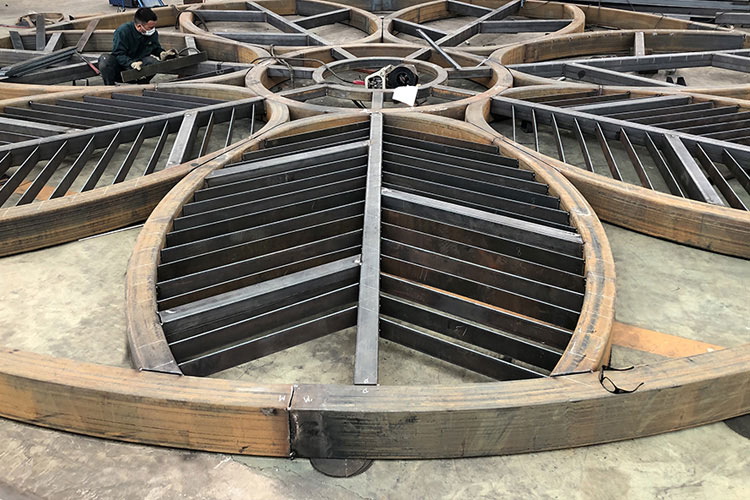 異形頂鋼構件預拼裝